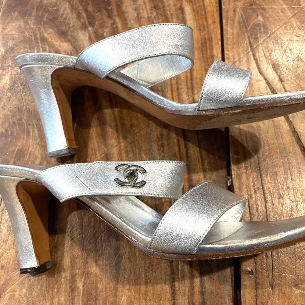 Vintage Chanel Size 38/7.5 Women Elegant Silver 2-Strap W/Logo Lock